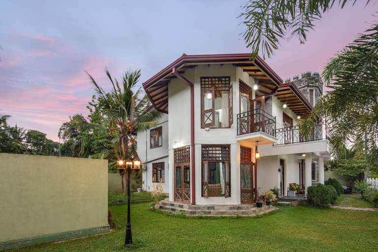 Exterior & Views