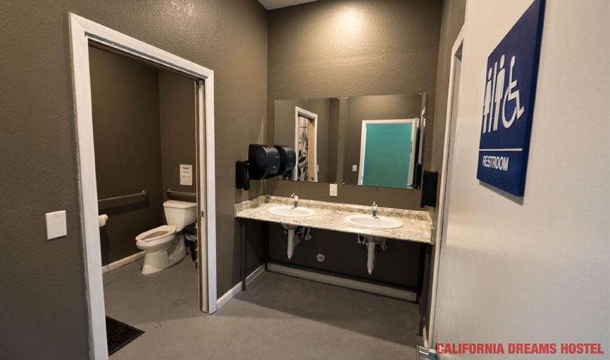 Bathroom 3, California Dreams Hostel, San Diego