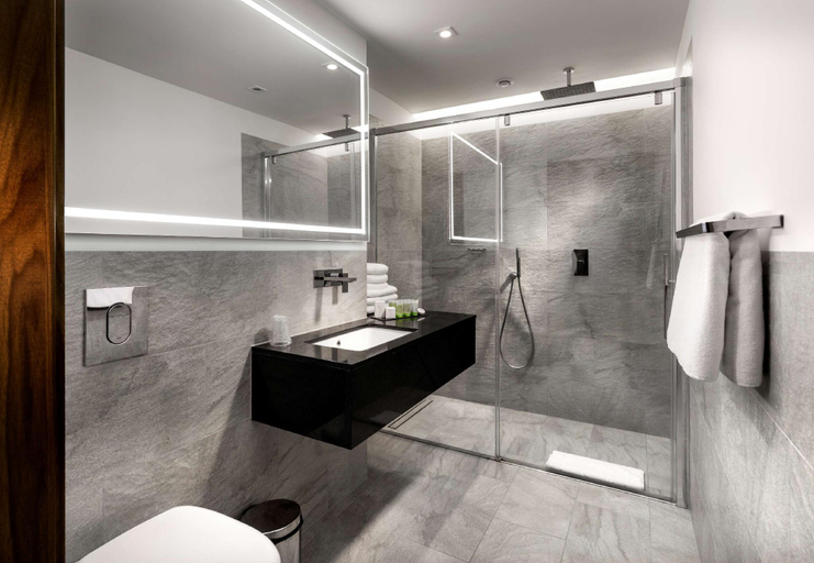Bathroom 5, Hotel Sadova, Gdańsk City