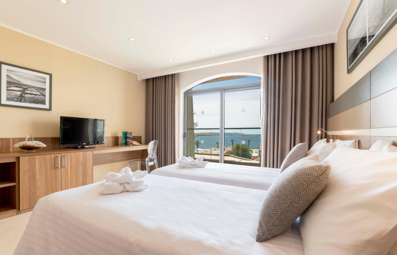 Bedroom 2, DoubleTree by Hilton Malta, Saint Paul's Bay