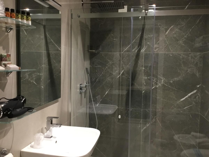 Bathroom 5, Salapia Salis Resort, Barletta-Andria-Trani