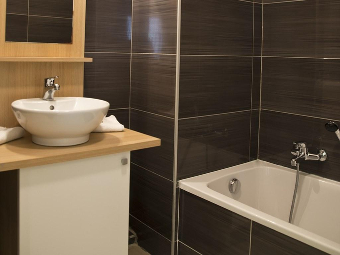 Bathroom, Comfort Aparthotel Frejus La Tour de Mare, Var