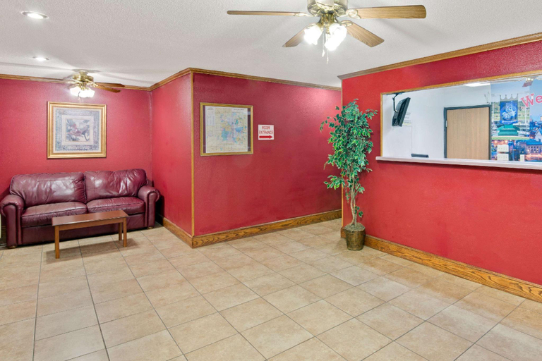 Public Area, Super 8 by Wyndham Riverside/Kansas City, Kansas City