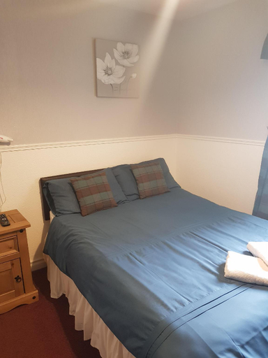 Bedroom 2, Thornhill Hotel, Blackpool