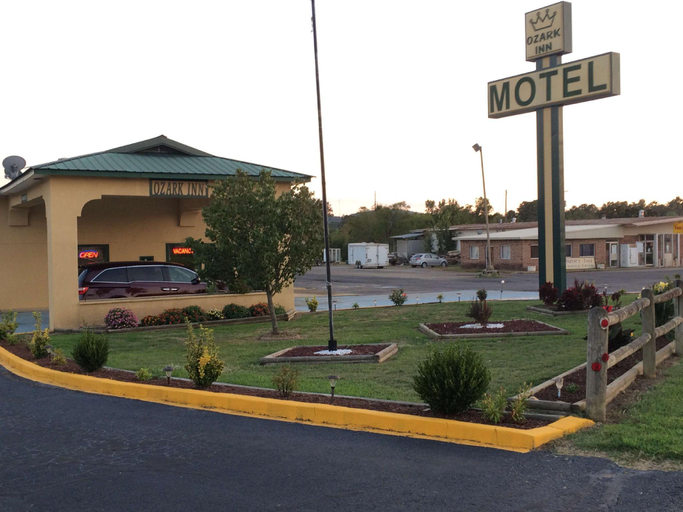 Exterior & Views 1, Ozark Inn, Polk