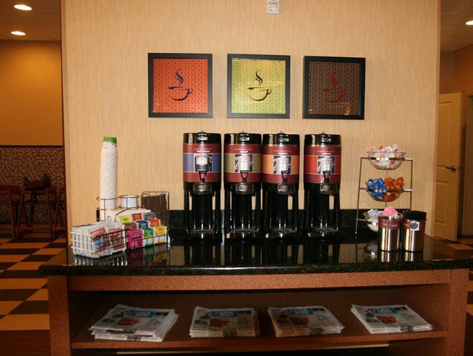 Food & Drinks 5, Hampton Inn Deming, Luna