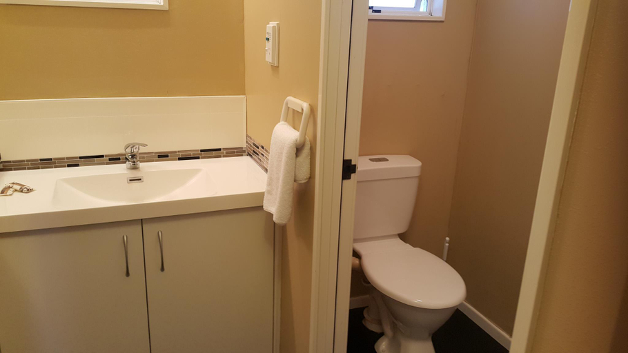 Bathroom 3, Six on Union Motel, Rotorua