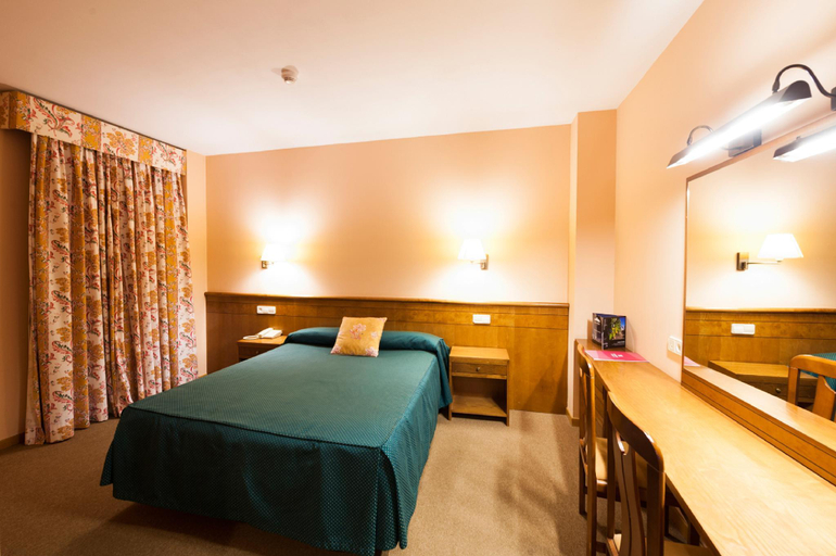 Bedroom 3, Gran Hotel Benasque Spa, Huesca