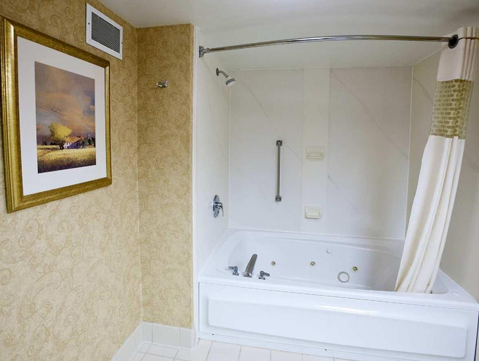 Bathroom 2, Hampton Inn Concord/Bow, Merrimack