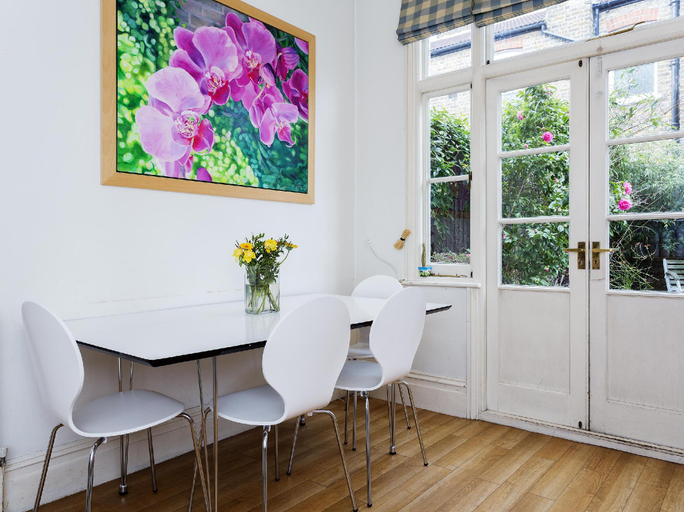 Others 5, Veeve  3 Bed House On Stapleton Road Wandsworth, London