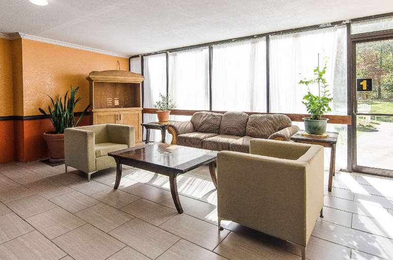 Public Area 2, Econo Lodge Inn & Suites Norton - Wise South, Norton