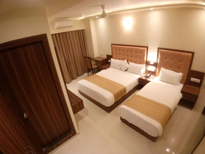Bedroom 2, Hotel Emerald Inn Mumbai, Mumbai Suburban