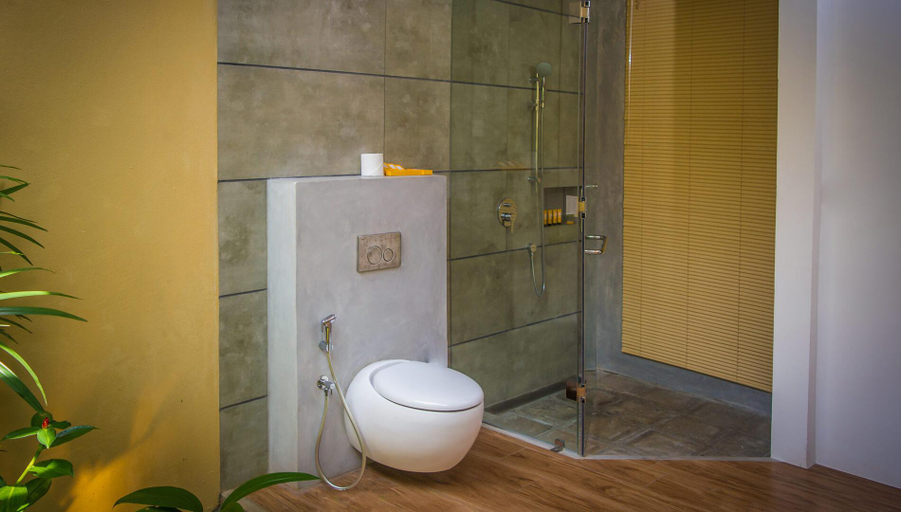 Bathroom, The Villas, Wadduwa, Panadura