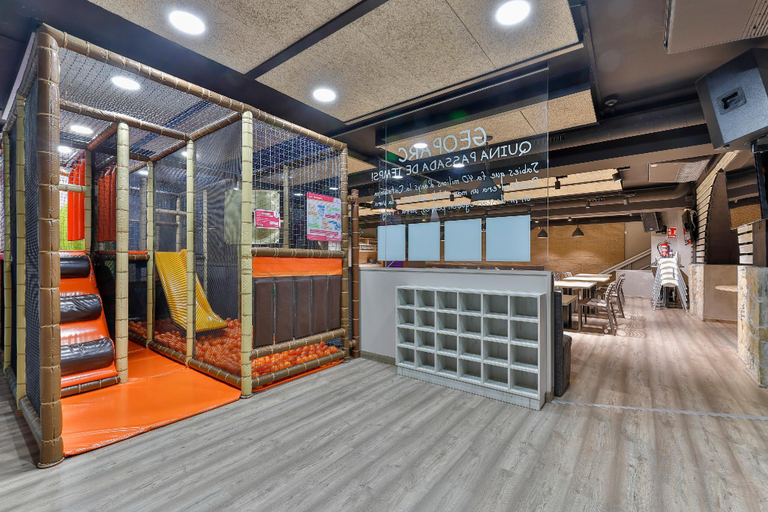 Public Area 2, Hostal Soler, Barcelona