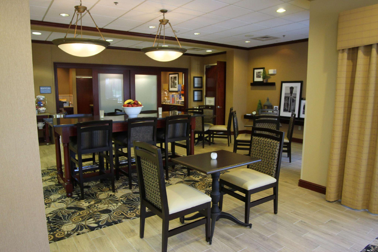 Food & Drinks 5, Hampton Inn Clinton Mo, Henry