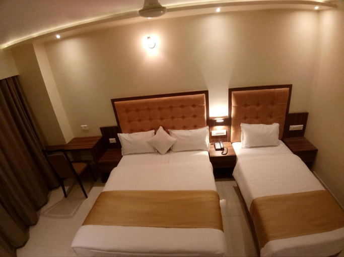 Bedroom 3, Hotel Emerald Inn Mumbai, Mumbai Suburban