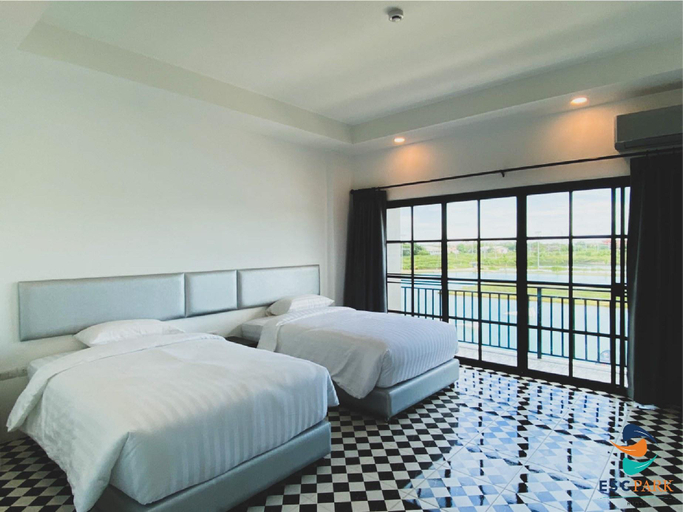 Bedroom 3, ESC Park Hotel, Khlong Luang