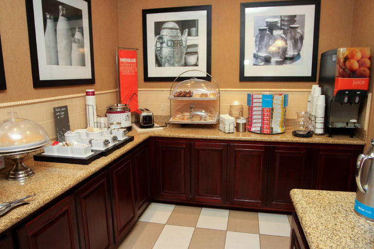 Food & Drinks 3, Hampton Inn Clinton Mo, Henry