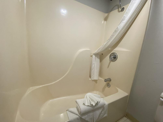 Bathroom 4, Orange Blossom Inn, Taney