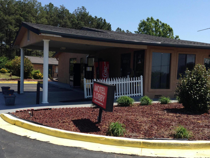 Exterior & Views 2, Express Inn Thomson, McDuffie