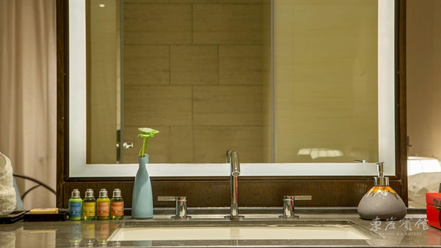 Bathroom, Dongya Hotel, Chizhou