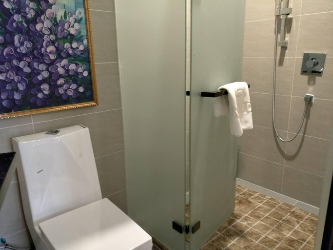 Bathroom 2, Lavande Hotels Dalian Software Park University of Technology, Dalian