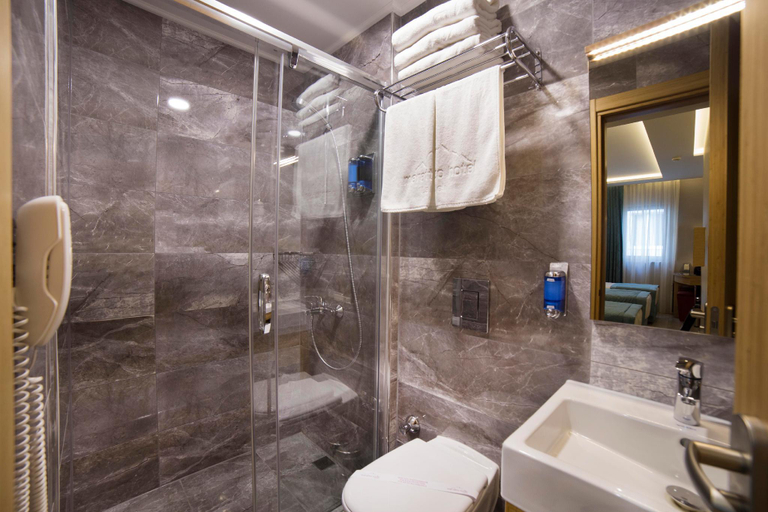 Bathroom 3, The Meretto Hotel LALELi, Fatih