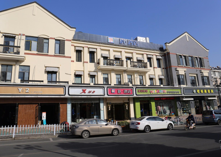 Exterior & Views 10
