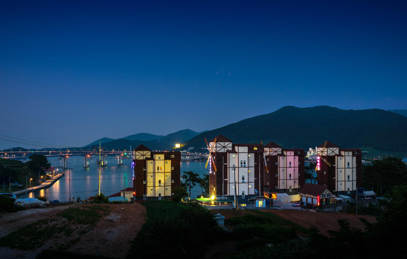 Others 3, Tulip Pension, Tongyeong