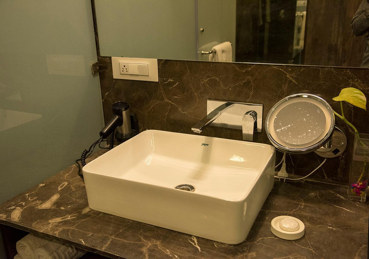 Bathroom 4, Ganga Kashi Hotel and Convention, Nagpur