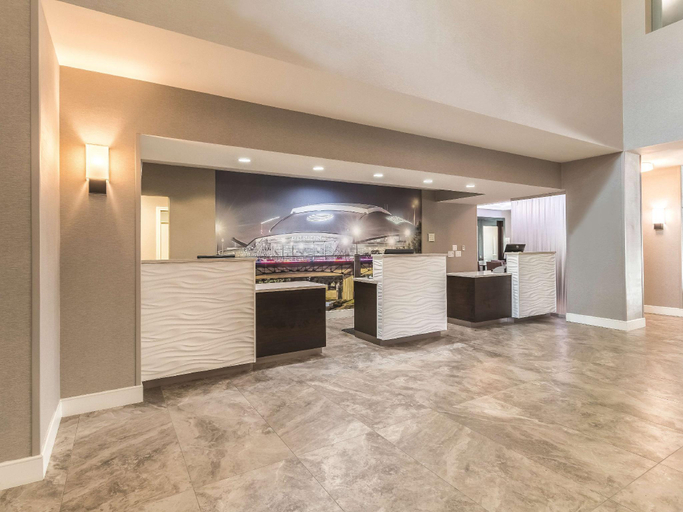 Public Area 2, La Quinta Inn & Suites by Wyndham Arlington North 6 Flags Dr, Arlington