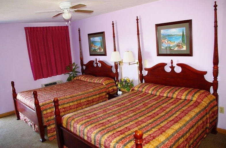 Bedroom 2, Blue Spruce Motel, Prowers