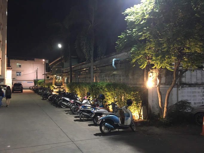 Others 4, AP apartment om noi, Krathum Baen