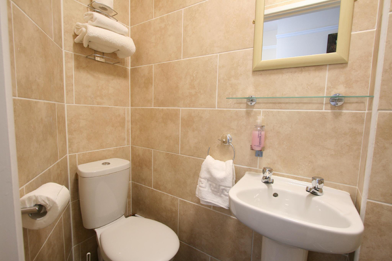 Bathroom 3, Central Hotel, Gloucestershire