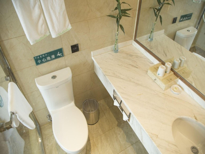 Bathroom, GreenTree Inn Fuyang Linquan County Economic Development Zone Xingye Road Branch, Fuyang
