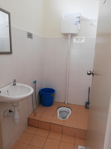 Bathroom 4, Neesa Homestay Bukit Gambang(Muslim Friendly), Kuantan