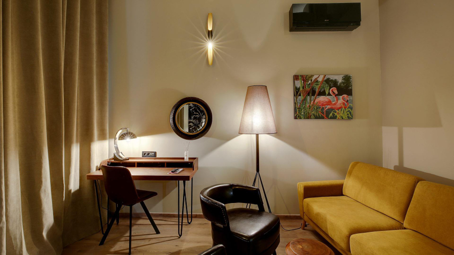 Others 5, VILLA ERIZIO, Gironde