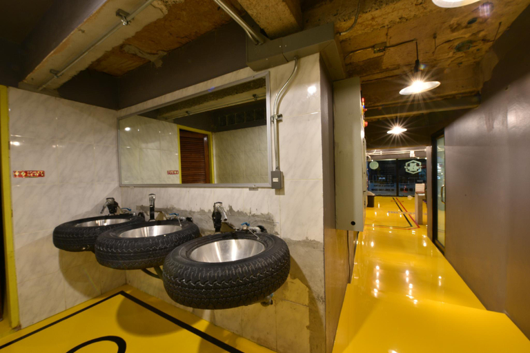 Bathroom 4, 248 Street Hostel (Rooftop Bar and Pool), Muang Chiang Mai