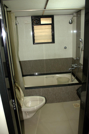 Bathroom 3, Hotel Solitaire , Thane