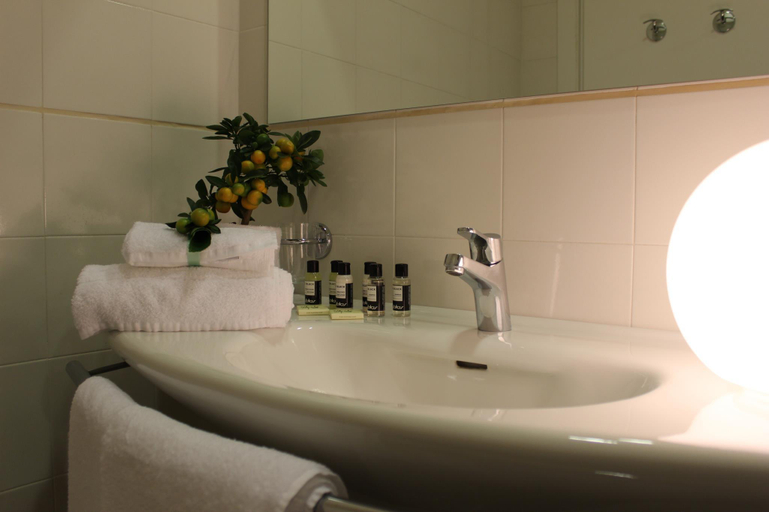 Bathroom 3, La Trigola, La Spezia