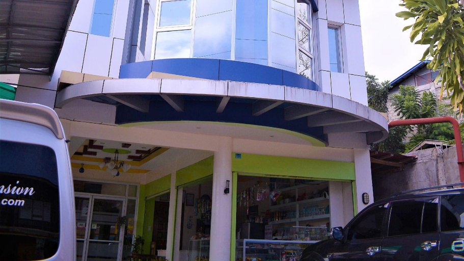 Exterior & Views