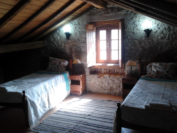 Bedroom 2, RC - Alcobaca Villa!, Alcobaça
