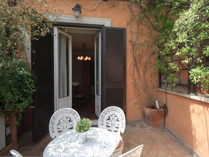 Others 4, Frattina Apartments, Rome