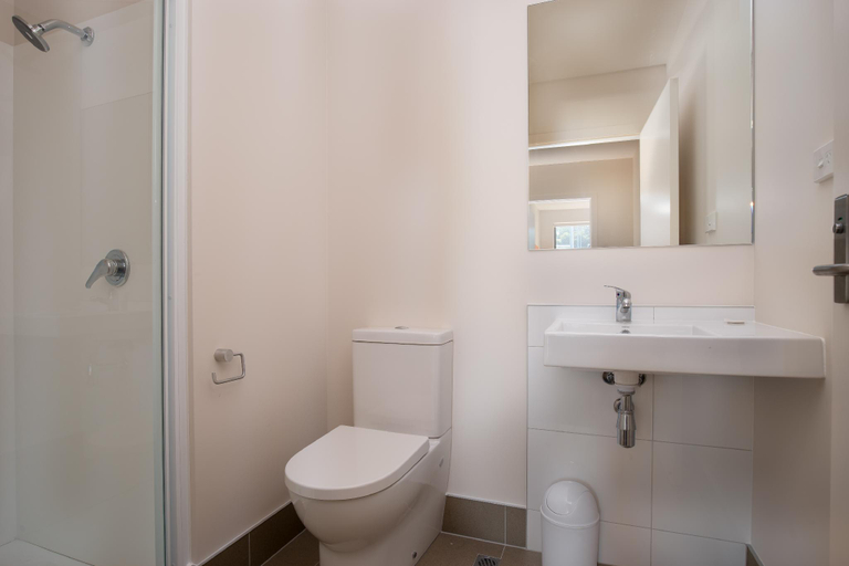 Bathroom 4, Otago Village, Dunedin