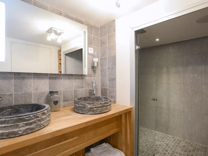 Bathroom 2, Au30, Nord