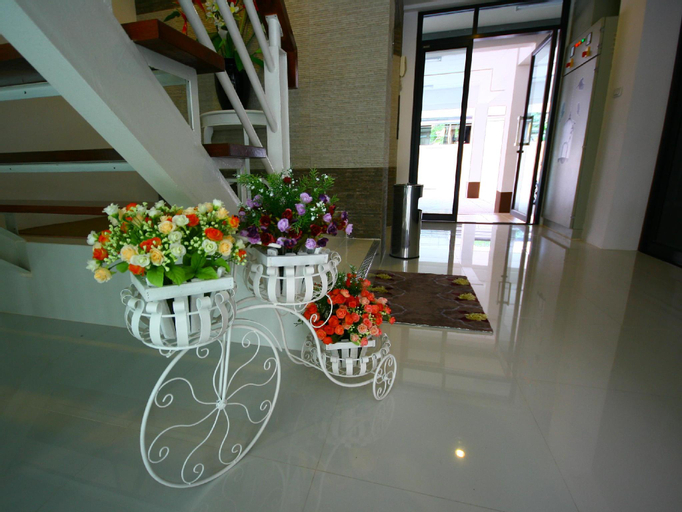 Public Area 2, At Home Phetkasem, Bang Khae