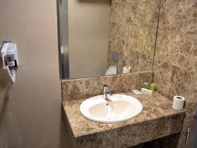 Bathroom 3, Khuttar Hotel Apartments, Amman