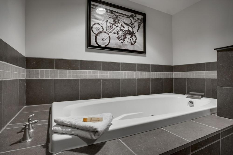 Bathroom 3, Reserve Hotel & Casino, Gilpin