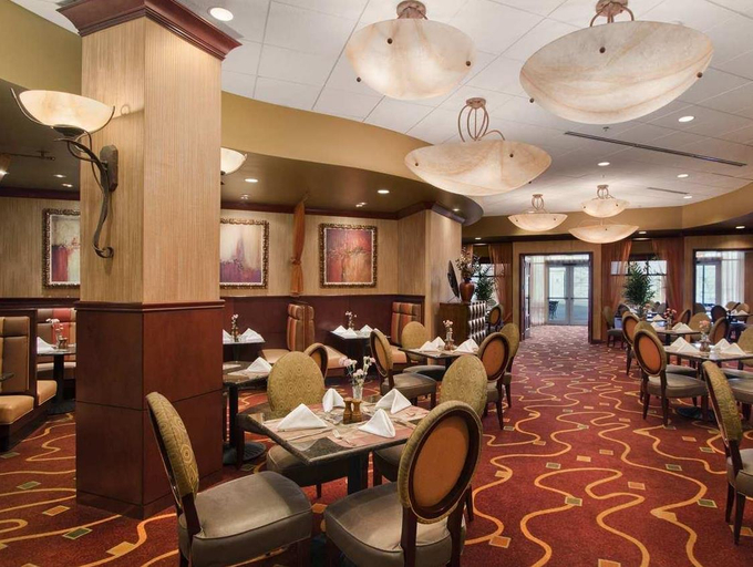 Food & Drinks 5, Embassy Suites by Hilton Hampton Convention Center, Hampton