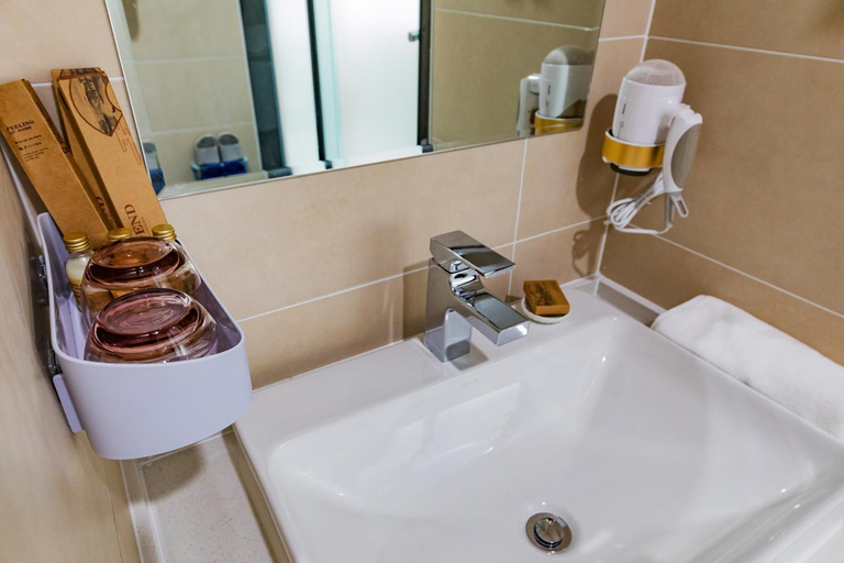 Bathroom, Begonia Hotel, Qingdao